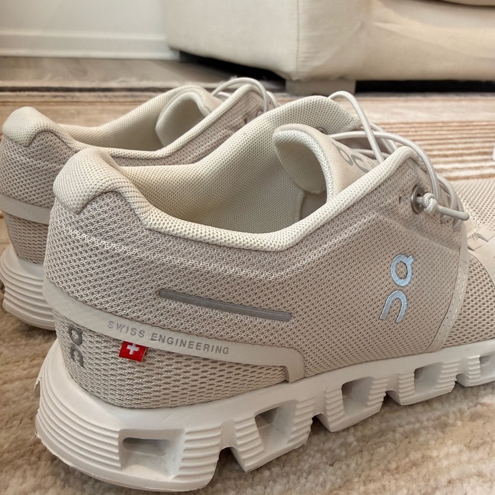 On Running Cream/White Women's Athletic Sneakers